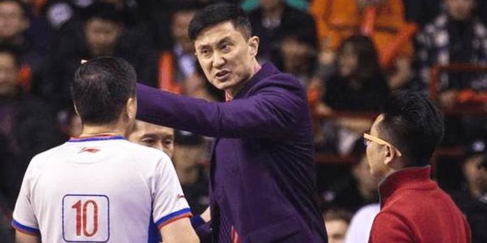  法兰克福主帅赛后批评裁判尺度  