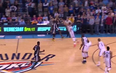  库里三分绝杀雷霆迎五连胜  